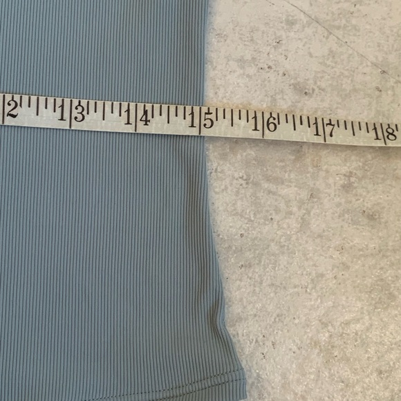 Gymshark keyhole cutout women’s shirt size XL Sage Green ribbed cap slee… - Picture 8 of 9